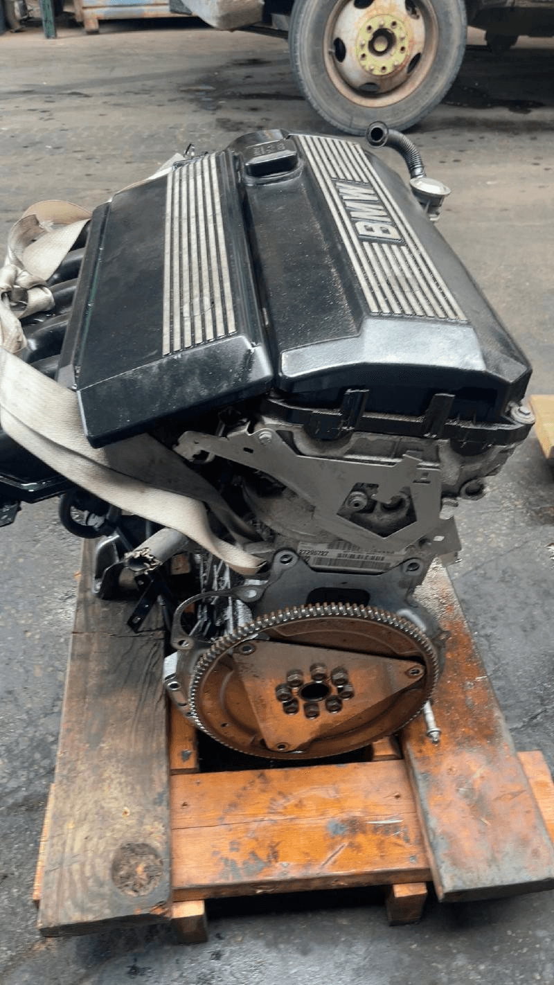 2004 Bmw 325i (2.5l), Exc. Xi; M54 (256s5 Engine, Engine Oil Filler Cap Lh Side Of Rocker Cover), Used Engine